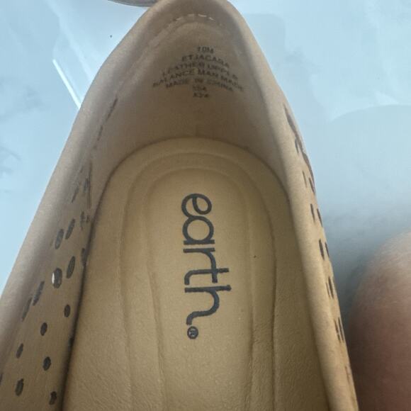 Earth Tan Brown 10 Perforated Leather Almond Toe Slip On Loafers - Picture 3 of 9